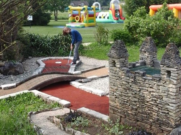 vacances-montignac-camping-minigolf