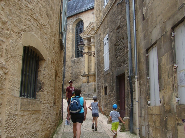 sarlat-vacance-camping-smalle-straatjes_600x450