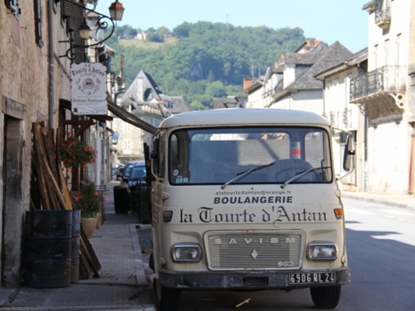 terrasson-vacance-camping-bakkerhoutoven_600x450